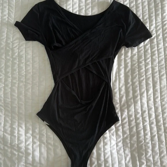 Like new!!! Hollister body suit - Picture 2 of 4